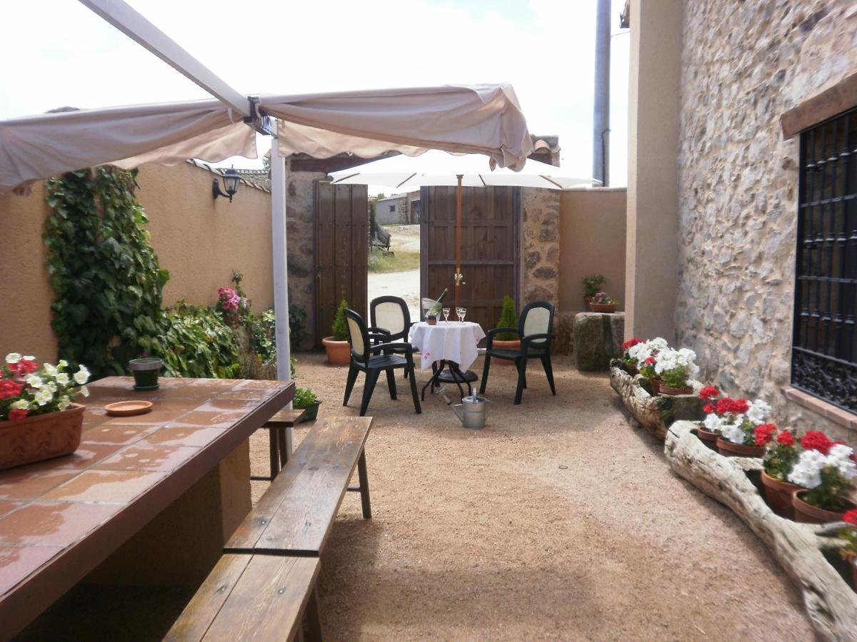 Camino Del Prado Guest House Santa Maria la Real de Nieva Exterior photo